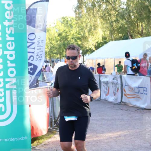 07.09.2025 - 19. Norderstedt Triathlon Zöllner http://msf.ph/oto/8776920 07.09.2025 17:12:10 Ziel 390, 1413 meine-sportfotos.de