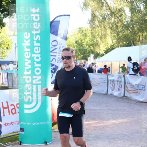 07.09.2025 - 19. Norderstedt Triathlon Zöllner http://msf.ph/oto/8776929 07.09.2025 17:12:11 Ziel 390, 1413 meine-sportfotos.de