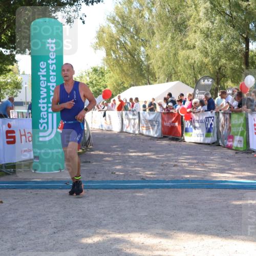 07.09.2025 - 19. Norderstedt Triathlon Zöllner http://msf.ph/oto/8776964 07.09.2025 12:07:43 Ziel 821, 1200 meine-sportfotos.de