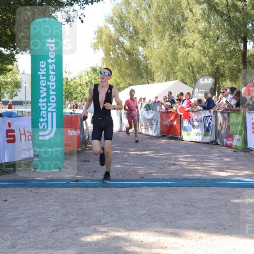 07.09.2025 - 19. Norderstedt Triathlon Zöllner http://msf.ph/oto/8776982 07.09.2025 12:07:47 Ziel 821, 1200, 1314 meine-sportfotos.de