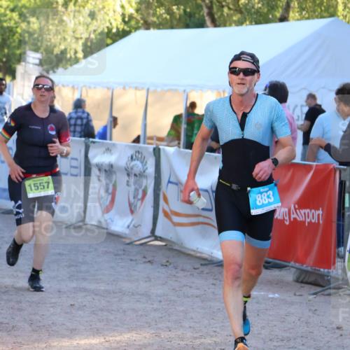 07.09.2025 - 19. Norderstedt Triathlon Zöllner http://msf.ph/oto/8776994 07.09.2025 17:12:40 Ziel 883, 1557 meine-sportfotos.de