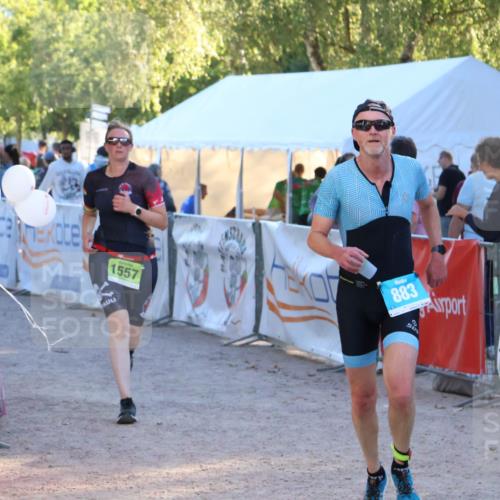 07.09.2025 - 19. Norderstedt Triathlon Zöllner http://msf.ph/oto/8777000 07.09.2025 17:12:40 Ziel 883, 1557 meine-sportfotos.de