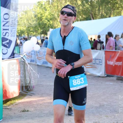07.09.2025 - 19. Norderstedt Triathlon Zöllner http://msf.ph/oto/8777025 07.09.2025 17:12:42 Ziel 883, 1557 meine-sportfotos.de