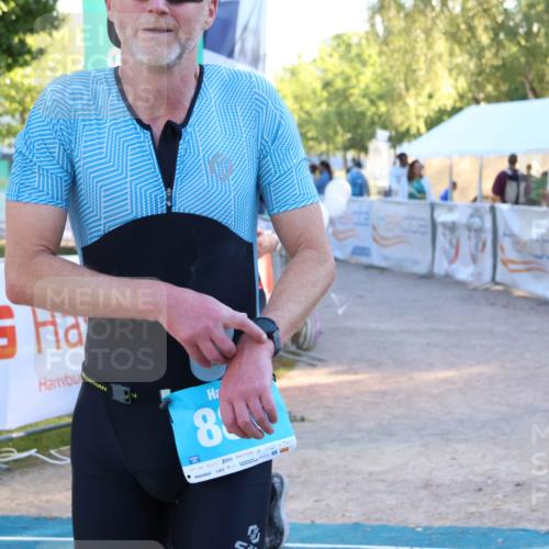 07.09.2025 - 19. Norderstedt Triathlon Zöllner http://msf.ph/oto/8777034 07.09.2025 17:12:44 Ziel 883, 1557 meine-sportfotos.de