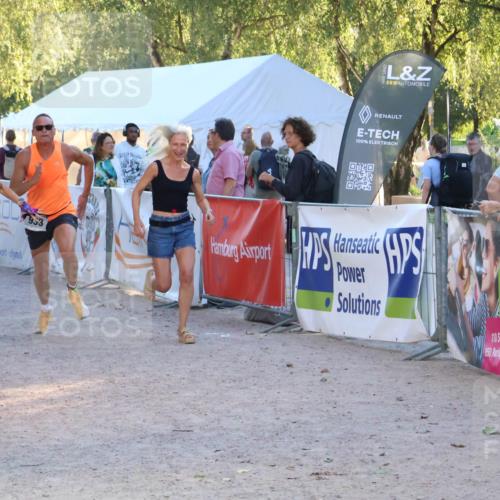 07.09.2025 - 19. Norderstedt Triathlon Zöllner http://msf.ph/oto/8777045 07.09.2025 17:12:48 Ziel 883, 933, 1557 meine-sportfotos.de