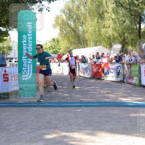07.09.2025 - 19. Norderstedt Triathlon Zöllner http://msf.ph/oto/8777081 07.09.2025 12:08:45 Ziel 1210, 1236 meine-sportfotos.de