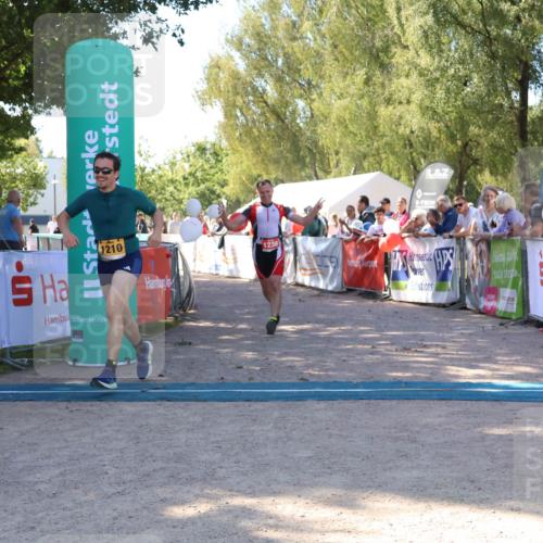 07.09.2025 - 19. Norderstedt Triathlon Zöllner http://msf.ph/oto/8777084 07.09.2025 12:08:45 Ziel 1210, 1236 meine-sportfotos.de