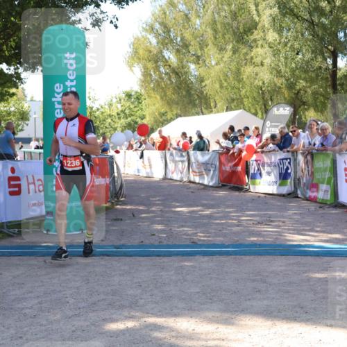 07.09.2025 - 19. Norderstedt Triathlon Zöllner http://msf.ph/oto/8777107 07.09.2025 12:08:47 Ziel 1167, 1210, 1236 meine-sportfotos.de