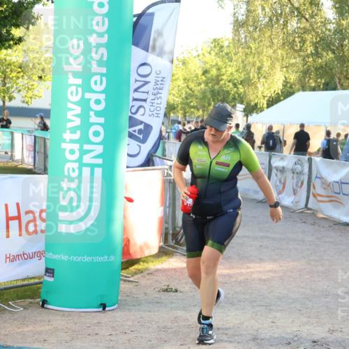 07.09.2025 - 19. Norderstedt Triathlon Zöllner http://msf.ph/oto/8777141 07.09.2025 17:12:55 Ziel 454, 933 meine-sportfotos.de