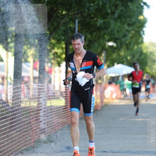 07.09.2025 - 19. Norderstedt Triathlon Michael Strokosch http://msf.ph/oto/8777156 07.09.2025 16:49:50 Laufen 376, 883, 1417, 1585, 1607 meine-sportfotos.de