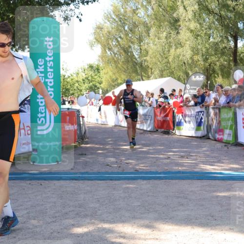 07.09.2025 - 19. Norderstedt Triathlon Zöllner http://msf.ph/oto/8777171 07.09.2025 12:09:17 Ziel 185, 806 meine-sportfotos.de