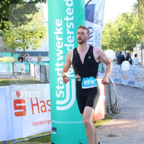 07.09.2025 - 19. Norderstedt Triathlon Zöllner http://msf.ph/oto/8777181 07.09.2025 17:13:30 Ziel 889 meine-sportfotos.de