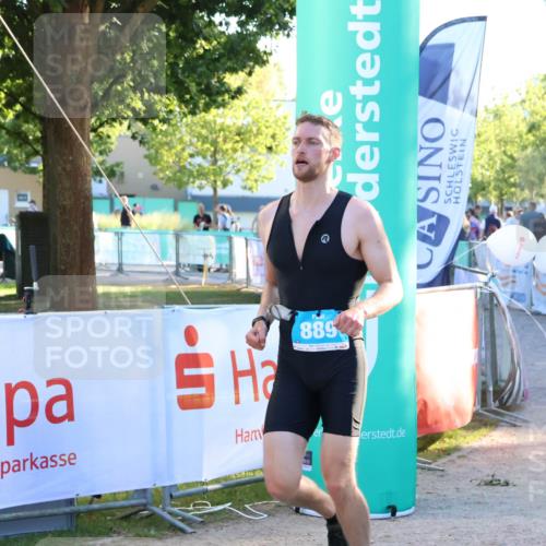 07.09.2025 - 19. Norderstedt Triathlon Zöllner http://msf.ph/oto/8777188 07.09.2025 17:13:30 Ziel 889 meine-sportfotos.de