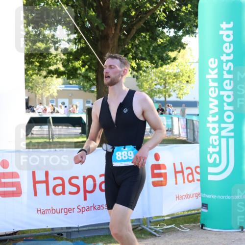 07.09.2025 - 19. Norderstedt Triathlon Zöllner http://msf.ph/oto/8777191 07.09.2025 17:13:31 Ziel 889 meine-sportfotos.de