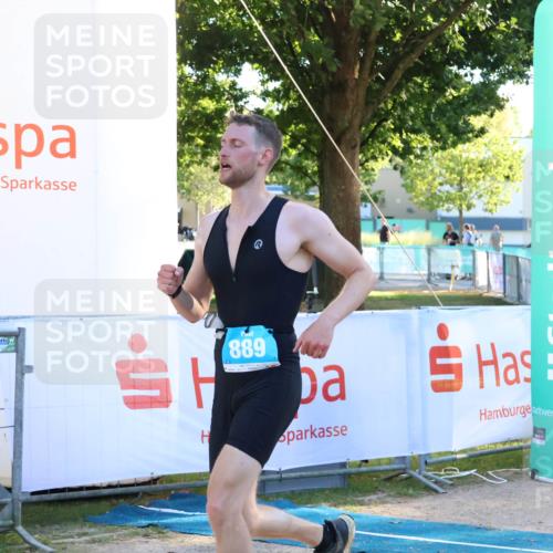 07.09.2025 - 19. Norderstedt Triathlon Zöllner http://msf.ph/oto/8777194 07.09.2025 17:13:31 Ziel 889 meine-sportfotos.de