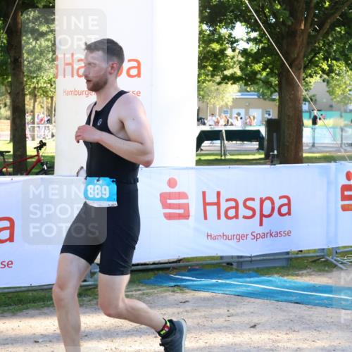 07.09.2025 - 19. Norderstedt Triathlon Zöllner http://msf.ph/oto/8777199 07.09.2025 17:13:31 Ziel 889 meine-sportfotos.de