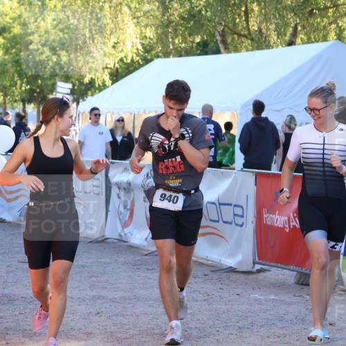 07.09.2025 - 19. Norderstedt Triathlon Zöllner http://msf.ph/oto/8777256 07.09.2025 17:14:19 Ziel 940, 1435 meine-sportfotos.de