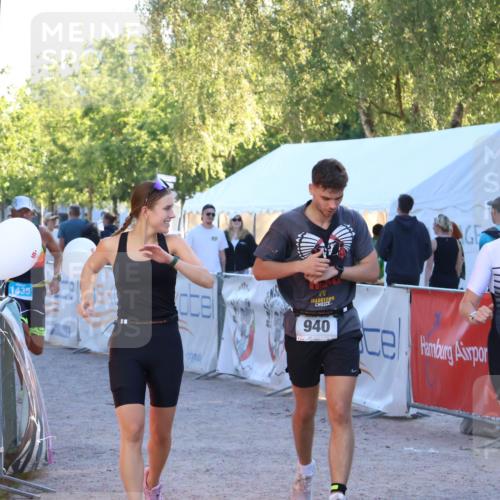 07.09.2025 - 19. Norderstedt Triathlon Zöllner http://msf.ph/oto/8777264 07.09.2025 17:14:20 Ziel 940, 1435 meine-sportfotos.de