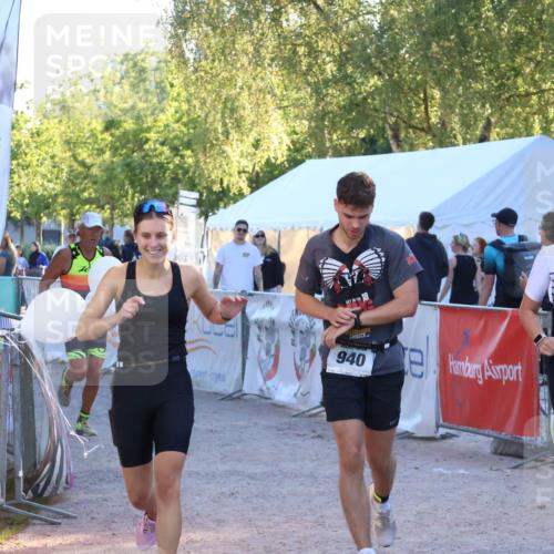 07.09.2025 - 19. Norderstedt Triathlon Zöllner http://msf.ph/oto/8777277 07.09.2025 17:14:20 Ziel 940, 1435 meine-sportfotos.de
