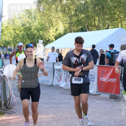 07.09.2025 - 19. Norderstedt Triathlon Zöllner http://msf.ph/oto/8777279 07.09.2025 17:14:20 Ziel 940, 1435 meine-sportfotos.de