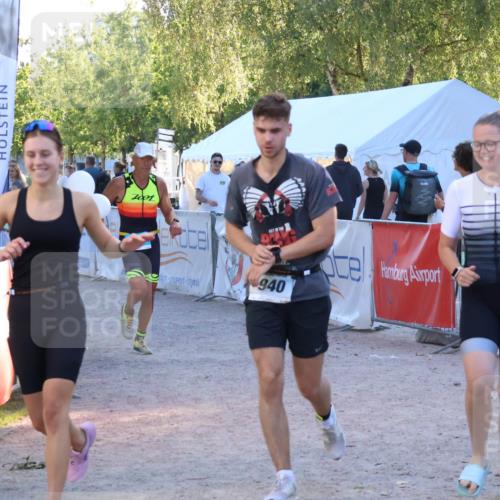07.09.2025 - 19. Norderstedt Triathlon Zöllner http://msf.ph/oto/8777285 07.09.2025 17:14:21 Ziel 940, 1435 meine-sportfotos.de