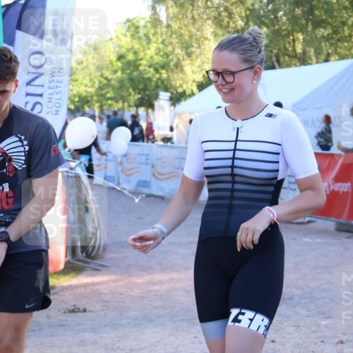 07.09.2025 - 19. Norderstedt Triathlon Zöllner http://msf.ph/oto/8777308 07.09.2025 17:14:23 Ziel 940, 1435, 1472 meine-sportfotos.de