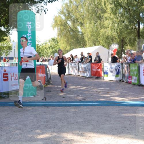 07.09.2025 - 19. Norderstedt Triathlon Zöllner http://msf.ph/oto/8777350 07.09.2025 12:11:15 Ziel 300, 1155 meine-sportfotos.de