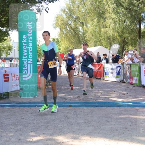 07.09.2025 - 19. Norderstedt Triathlon Zöllner http://msf.ph/oto/8777477 07.09.2025 12:13:52 Ziel 229, 1182, 1190 meine-sportfotos.de