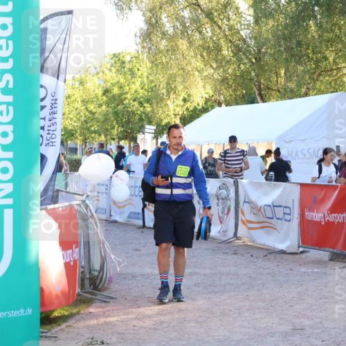 07.09.2025 - 19. Norderstedt Triathlon Zöllner http://msf.ph/oto/8777484 07.09.2025 17:15:19 Ziel  meine-sportfotos.de