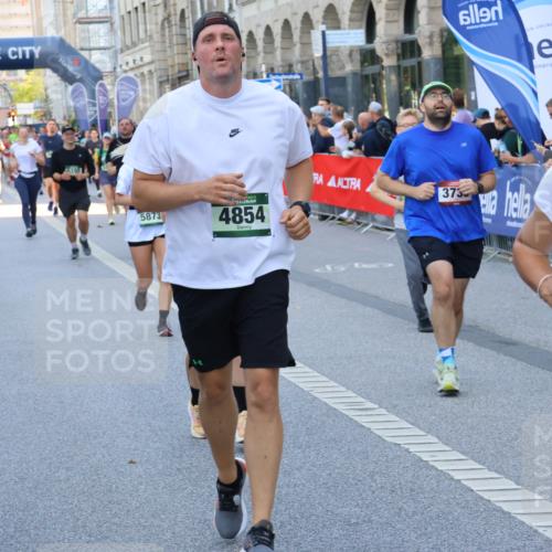 07.09.2025 - BARMER Alsterlauf Strokosch-Dieckow http://msf.ph/oto/8777485 07.09.2025 10:07:05 Ziel 2109, 2110, 2218, 2233, 2353, 2520, 2637, 2662, 2893, 2939, 2962, 3108, 3109, 3196, 3265, 3274, 3343, 3782, 3820, 3864, 4061, 4063, 4110, 4309, 4859, 4957, 5060, 5399, 5524, 5593, 5854, 5932, 6061, 6140, 8282 meine-sportfotos.de