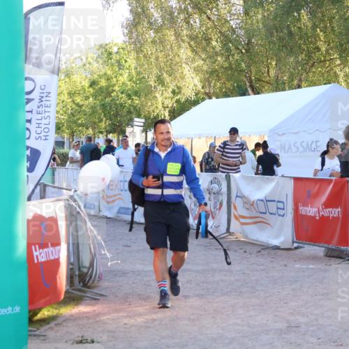 07.09.2025 - 19. Norderstedt Triathlon Zöllner http://msf.ph/oto/8777500 07.09.2025 17:15:19 Ziel  meine-sportfotos.de