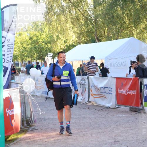 07.09.2025 - 19. Norderstedt Triathlon Zöllner http://msf.ph/oto/8777507 07.09.2025 17:15:19 Ziel  meine-sportfotos.de