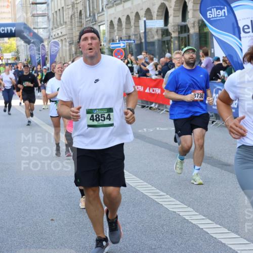 07.09.2025 - BARMER Alsterlauf Strokosch-Dieckow http://msf.ph/oto/8777524 07.09.2025 10:07:05 Ziel 2109, 2110, 2218, 2233, 2353, 2520, 2637, 2662, 2893, 2939, 2962, 3108, 3109, 3196, 3265, 3274, 3343, 3782, 3820, 3864, 4061, 4063, 4110, 4309, 4859, 4957, 5060, 5399, 5524, 5593, 5854, 5932, 6061, 6140, 8282 meine-sportfotos.de