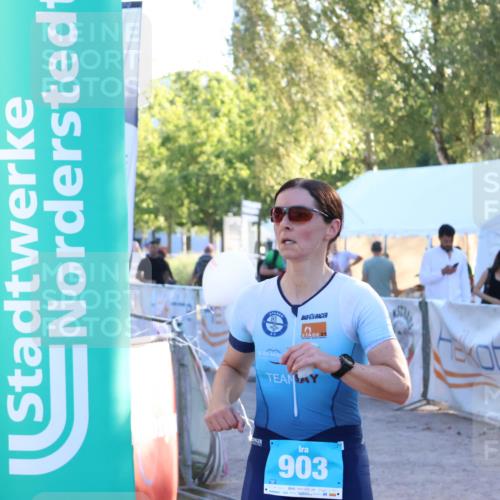 07.09.2025 - 19. Norderstedt Triathlon Zöllner http://msf.ph/oto/8777602 07.09.2025 17:15:42 Ziel 903 meine-sportfotos.de