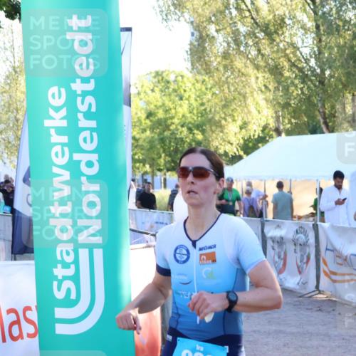 07.09.2025 - 19. Norderstedt Triathlon Zöllner http://msf.ph/oto/8777608 07.09.2025 17:15:42 Ziel 903 meine-sportfotos.de