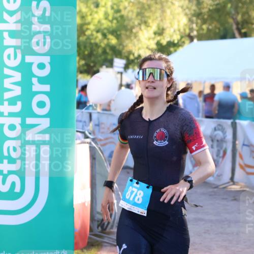 07.09.2025 - 19. Norderstedt Triathlon Zöllner http://msf.ph/oto/8777638 07.09.2025 17:15:51 Ziel 878 meine-sportfotos.de