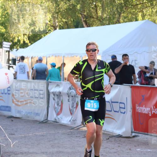 07.09.2025 - 19. Norderstedt Triathlon Zöllner http://msf.ph/oto/8777666 07.09.2025 17:15:56 Ziel 878, 915 meine-sportfotos.de