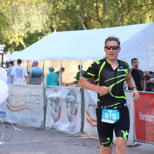 07.09.2025 - 19. Norderstedt Triathlon Zöllner http://msf.ph/oto/8777678 07.09.2025 17:15:57 Ziel 878, 915 meine-sportfotos.de