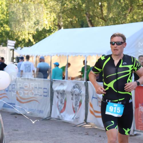 07.09.2025 - 19. Norderstedt Triathlon Zöllner http://msf.ph/oto/8777684 07.09.2025 17:15:57 Ziel 878, 915 meine-sportfotos.de