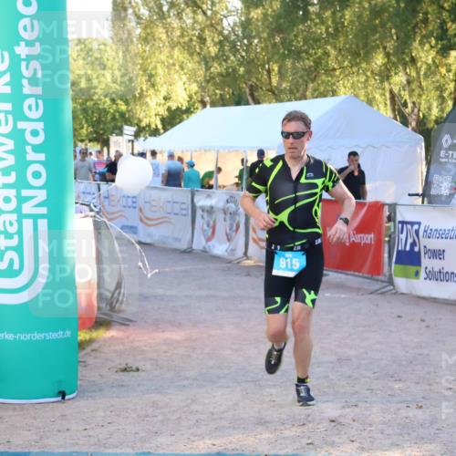 07.09.2025 - 19. Norderstedt Triathlon Zöllner http://msf.ph/oto/8777691 07.09.2025 17:15:57 Ziel 878, 915 meine-sportfotos.de