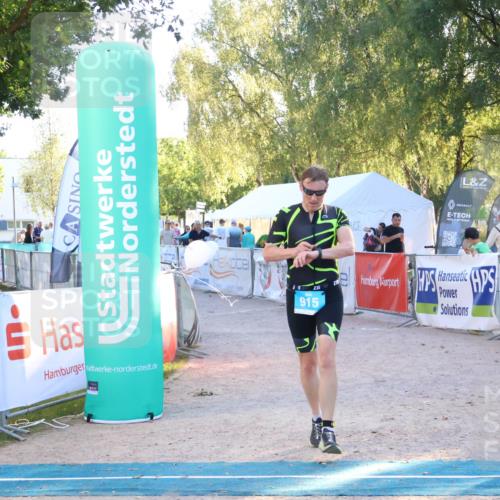 07.09.2025 - 19. Norderstedt Triathlon Zöllner http://msf.ph/oto/8777700 07.09.2025 17:15:58 Ziel 915 meine-sportfotos.de