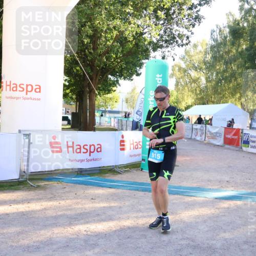 07.09.2025 - 19. Norderstedt Triathlon Zöllner http://msf.ph/oto/8777718 07.09.2025 17:15:59 Ziel 915 meine-sportfotos.de