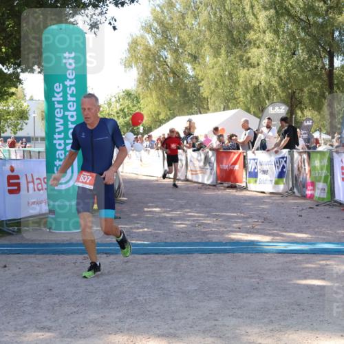 07.09.2025 - 19. Norderstedt Triathlon Zöllner http://msf.ph/oto/8777822 07.09.2025 12:20:13 Ziel 837, 862 meine-sportfotos.de