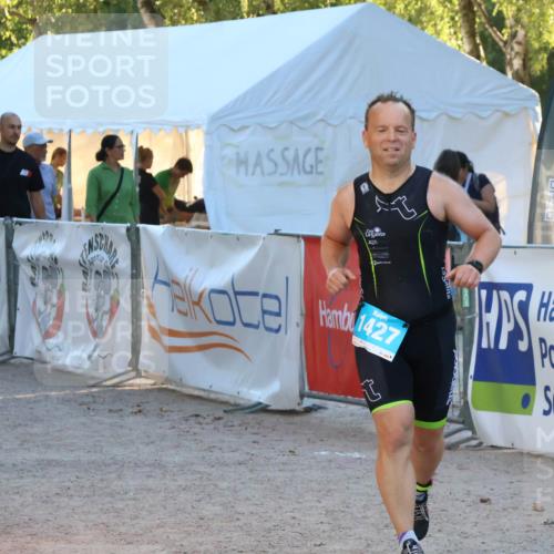 07.09.2025 - 19. Norderstedt Triathlon Zöllner http://msf.ph/oto/8777841 07.09.2025 17:16:57 Ziel 1427 meine-sportfotos.de