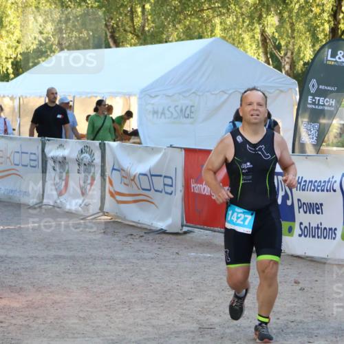 07.09.2025 - 19. Norderstedt Triathlon Zöllner http://msf.ph/oto/8777854 07.09.2025 17:16:57 Ziel 1427 meine-sportfotos.de