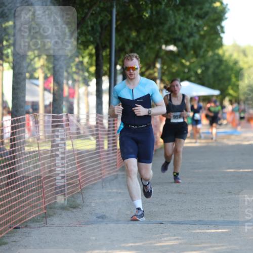 07.09.2025 - 19. Norderstedt Triathlon Michael Strokosch http://msf.ph/oto/8777941 07.09.2025 16:53:26 Laufen 386, 885, 952 meine-sportfotos.de