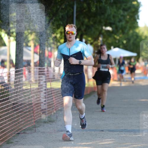 07.09.2025 - 19. Norderstedt Triathlon Michael Strokosch http://msf.ph/oto/8777949 07.09.2025 16:53:27 Laufen 386, 885, 952 meine-sportfotos.de