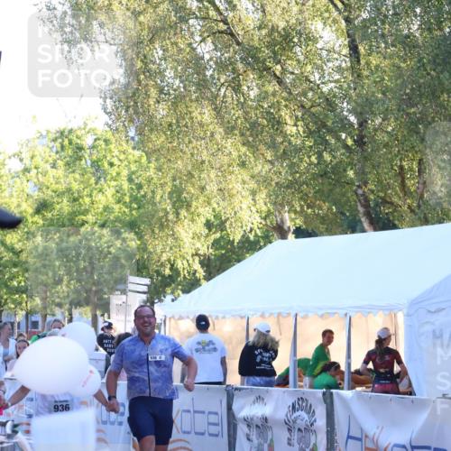 07.09.2025 - 19. Norderstedt Triathlon Zöllner http://msf.ph/oto/8777987 07.09.2025 17:19:20 Ziel 936 meine-sportfotos.de