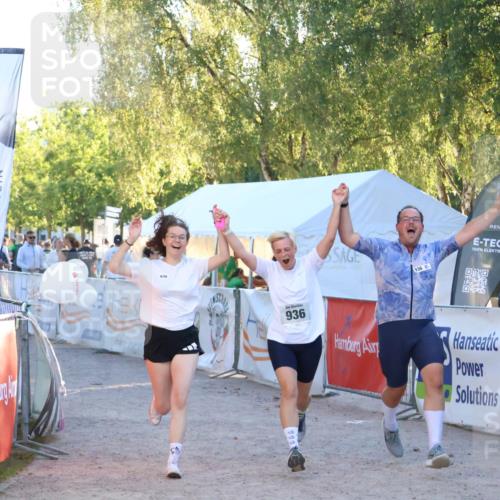 07.09.2025 - 19. Norderstedt Triathlon Zöllner http://msf.ph/oto/8778016 07.09.2025 17:19:22 Ziel 936 meine-sportfotos.de