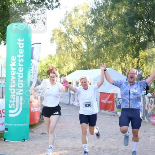 07.09.2025 - 19. Norderstedt Triathlon Zöllner http://msf.ph/oto/8778037 07.09.2025 17:19:24 Ziel 936 meine-sportfotos.de